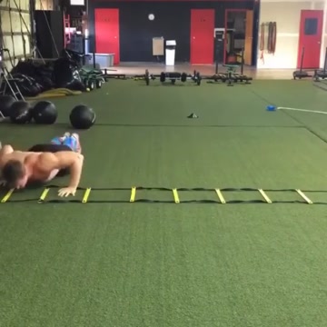 Pro tip: you can do this workout anywhere 💥 👻: PumpUp 🎥: shaylipcampbell #fitfam #workoutwednesday