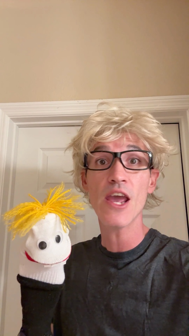 #LNICPuppetShow WINNERS! Are @indiscretion & @Paranoid_Guy 🎖️🎖️