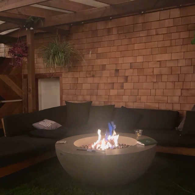Dancing fire pit