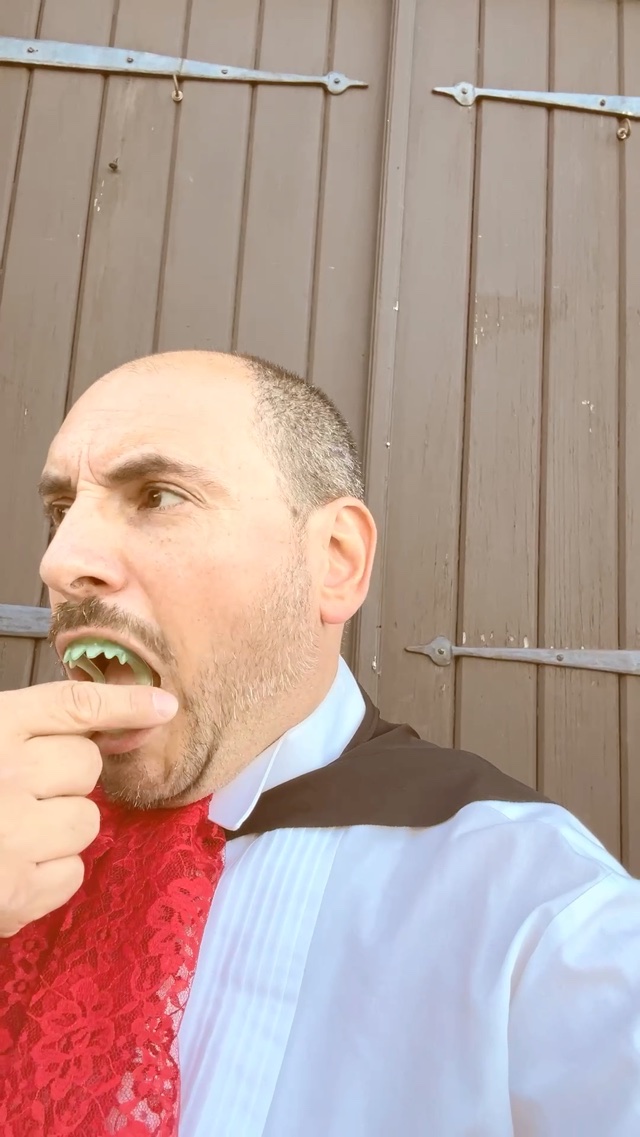 #LNICMonsterBash I think there’s a hair in my mouth