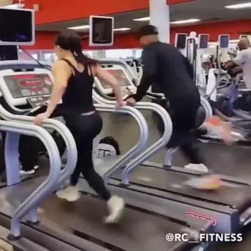 Next level treadmill work 💪😱Tag your workout partner! 👻 Snap: PumpUp #WorkoutWednesday #fitfam