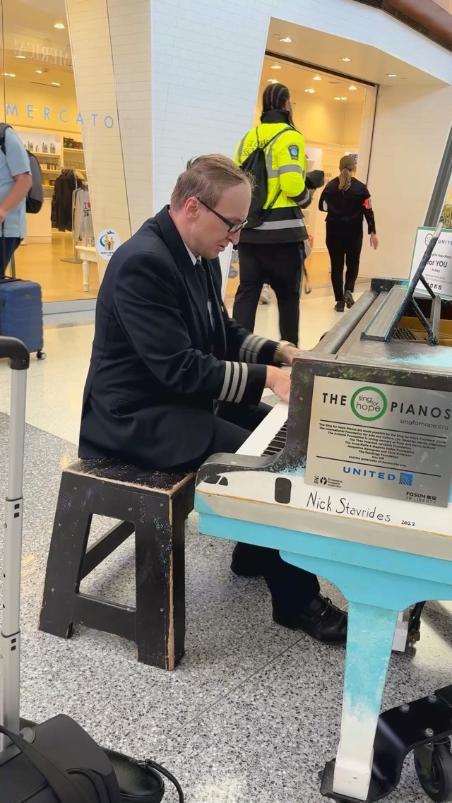 United pilot playing their theme tune!