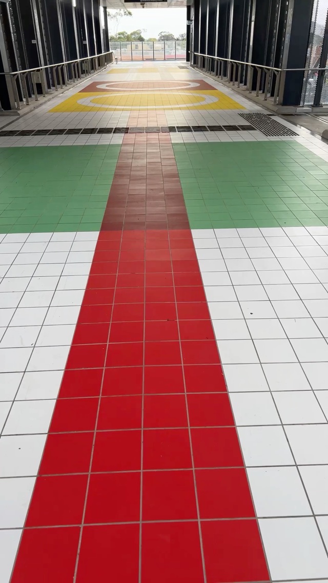 Footbridge at Hoppers Crossing Station